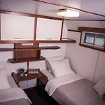 Unique Hotelboat Lena Maria *
