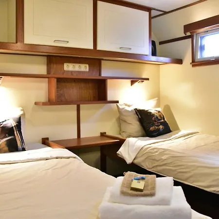 Bateau-hôtel Unique Hotelboat Lena Maria *