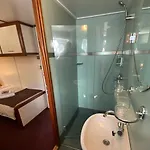 Unique Hotelboat Lena Maria *