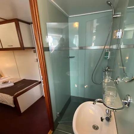 Unique Hotelboat Lena Maria *