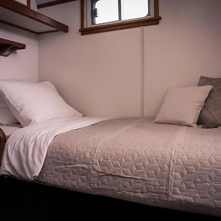 Unique Hotelboat Lena Maria