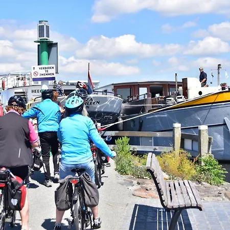 Unique Hotelboat Lena Maria *