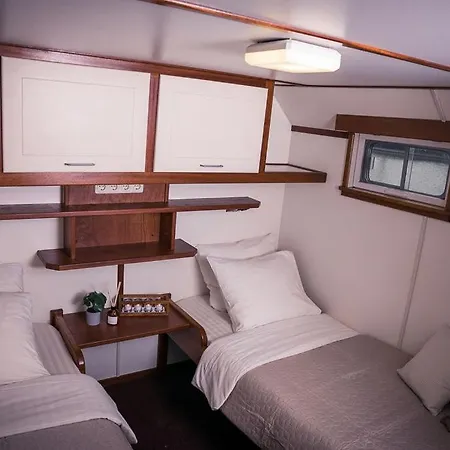 Unique Hotelboat Lena Maria *