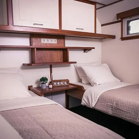 Unique Hotelboat Lena Maria *