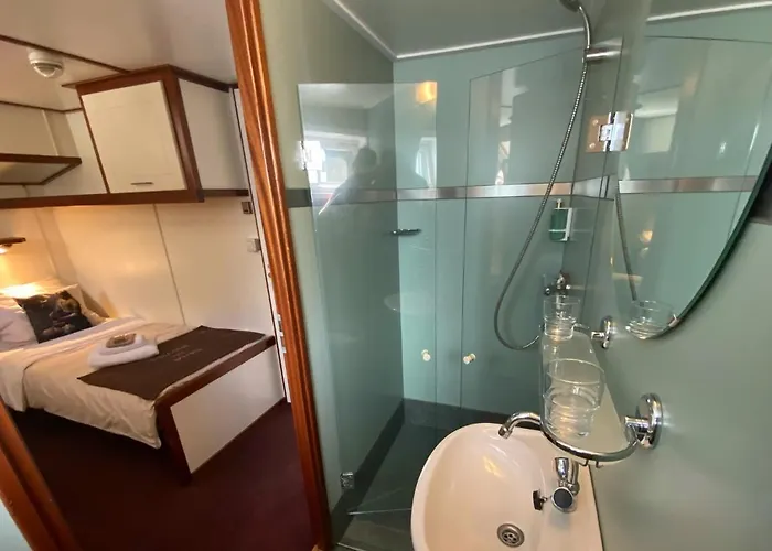 Unique Hotelboat Lena Maria *