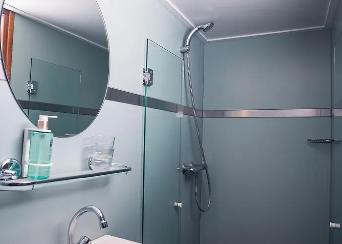 Unique Hotelboat Lena Maria بوتيل