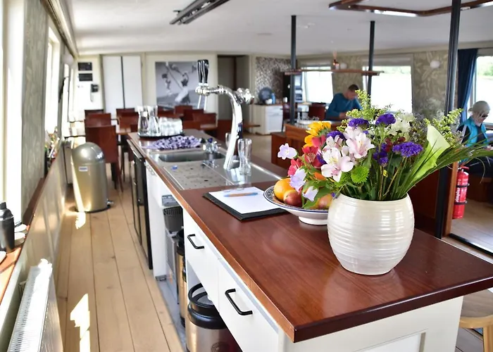 Unique Hotelboat Lena Maria بوتيل