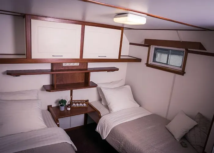 Unique Hotelboat Lena Maria *