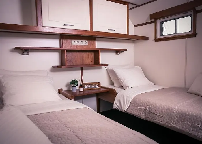 Unique Hotelboat Lena Maria *