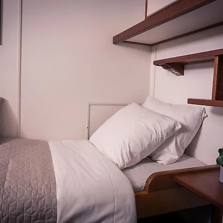 Unique Hotelboat Lena Maria 船上ホテル *